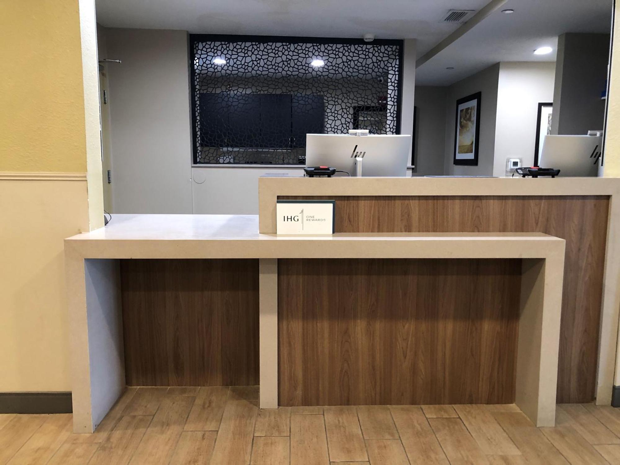 Candlewood Suites Fort Wayne - Nw By Ihg Exterior photo